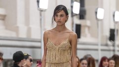 
                                                         Isabel Sanchis modna revija