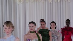
                                                         ELLE Ekskluzivno: Favoriti z modnih brvi za jesen/zimo 26-27 - sezona skozi oči ekipe Paris Runway Official