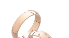 
                                                         Večnost v najlepši obliki: poročna prstana, ki nosita vajino zgodbo