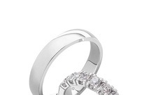 
                                                         Večnost v najlepši obliki: poročna prstana, ki nosita vajino zgodbo