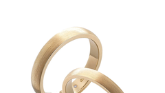 
                                                         Večnost v najlepši obliki: poročna prstana, ki nosita vajino zgodbo