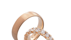 
                                                         Večnost v najlepši obliki: poročna prstana, ki nosita vajino zgodbo