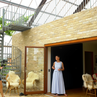 Ana živi v najlepši stekleni hiši na svetu: "Kot bi živel zunaj, v resnici pa si v varnem zavetju"