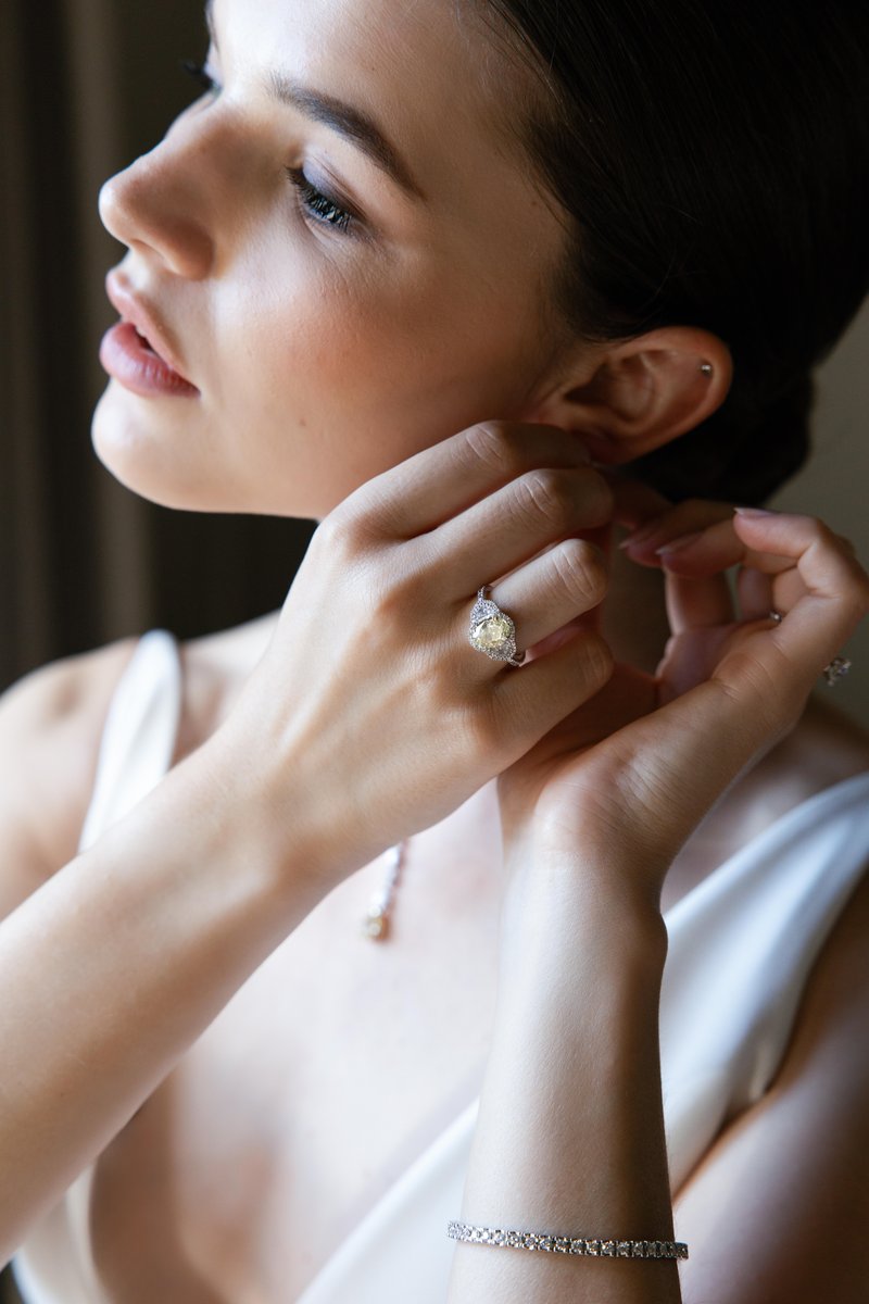 Večnost v najlepši obliki: poročna prstana, ki nosita vajino zgodbo