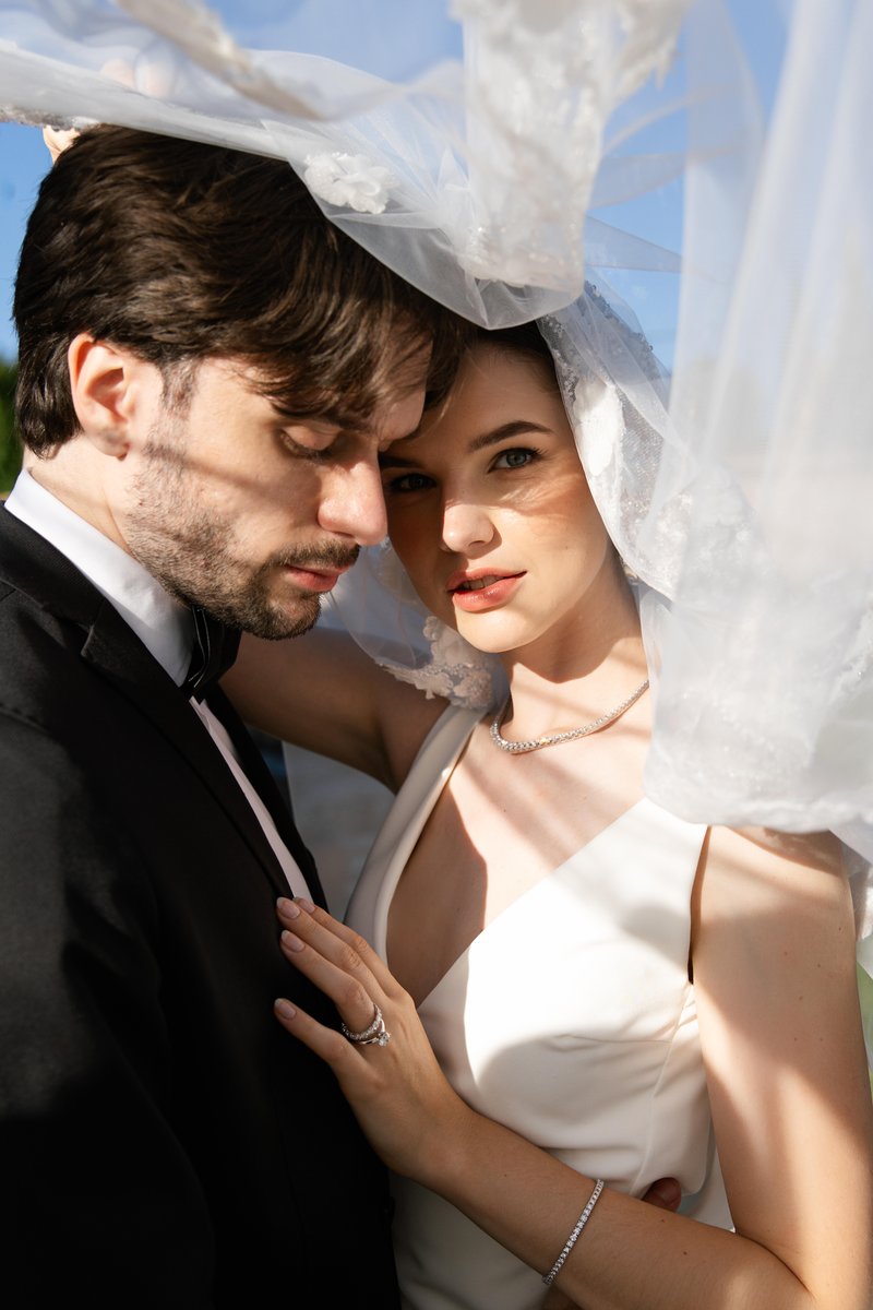 Večnost v najlepši obliki: poročna prstana, ki nosita vajino zgodbo