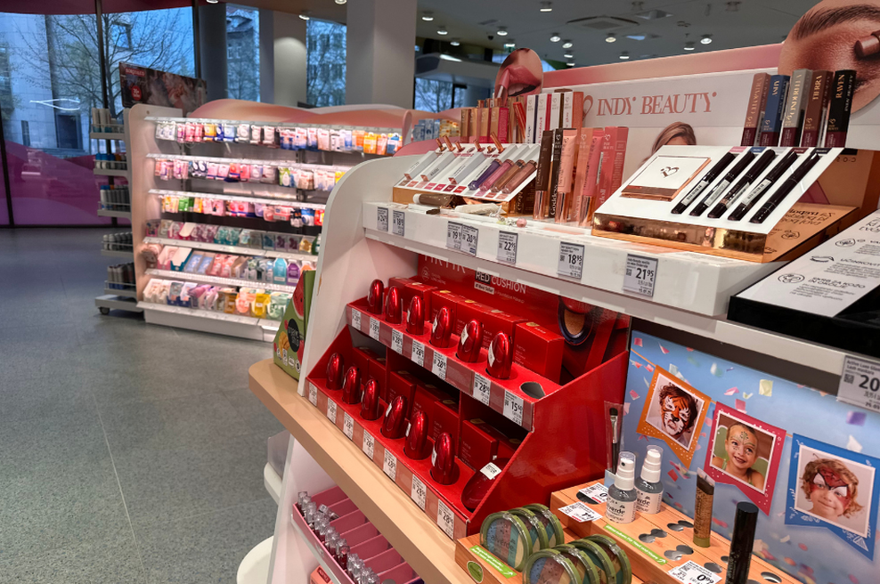 Revolucja v trgovinah dm! Na police prišel izdelek znane Slovenke, kakršnega še ni bilo (foto: Uredništvo)