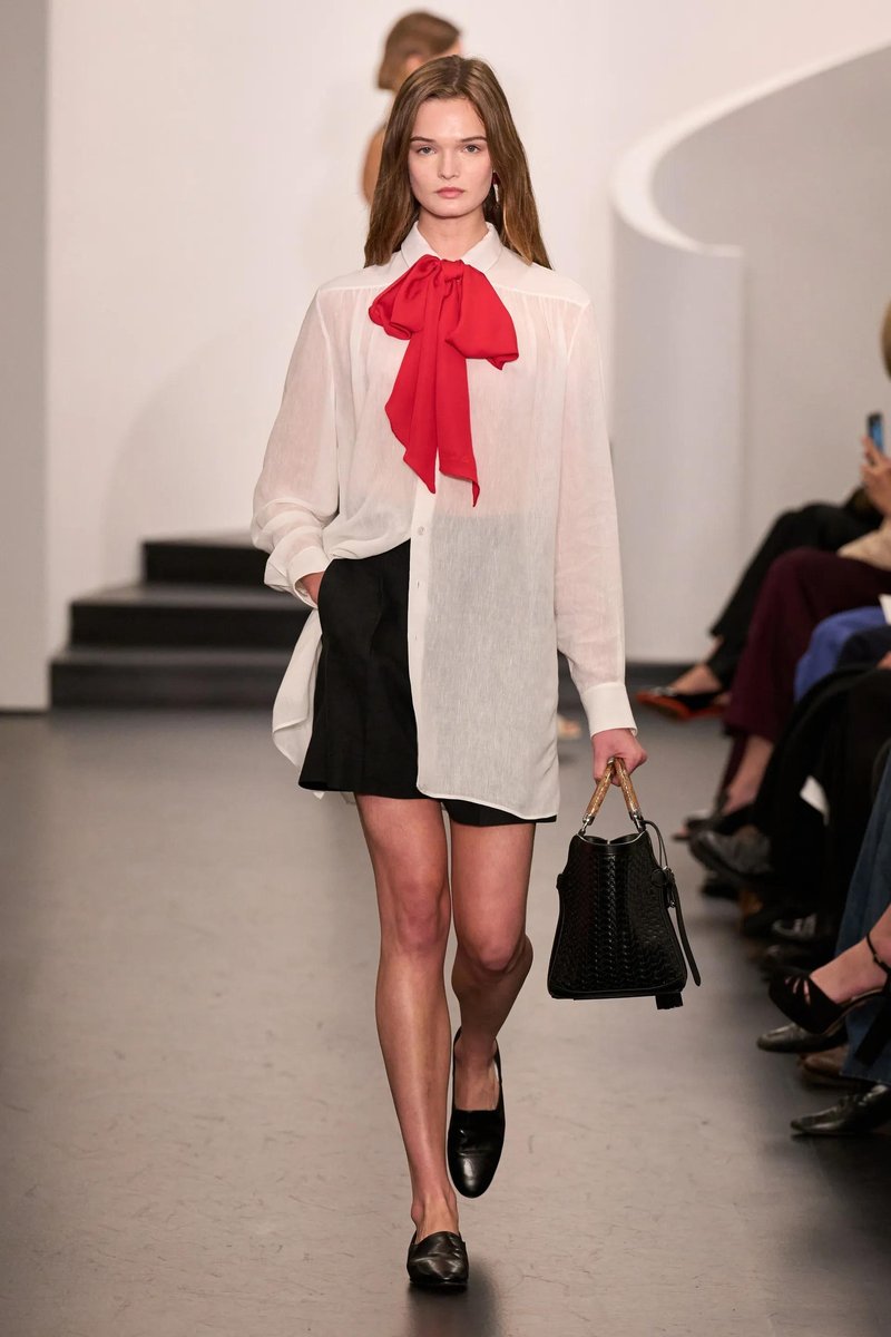 Vsaka ženska s stilom bi morala poznati to kombinacijo, ki ustvari popolno postavo: to je pomladni hit