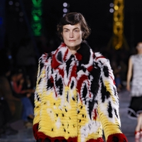 Modni svet obrača hrbet obsedenosti z mladostjo: v ospredju so ženske po 40. letu