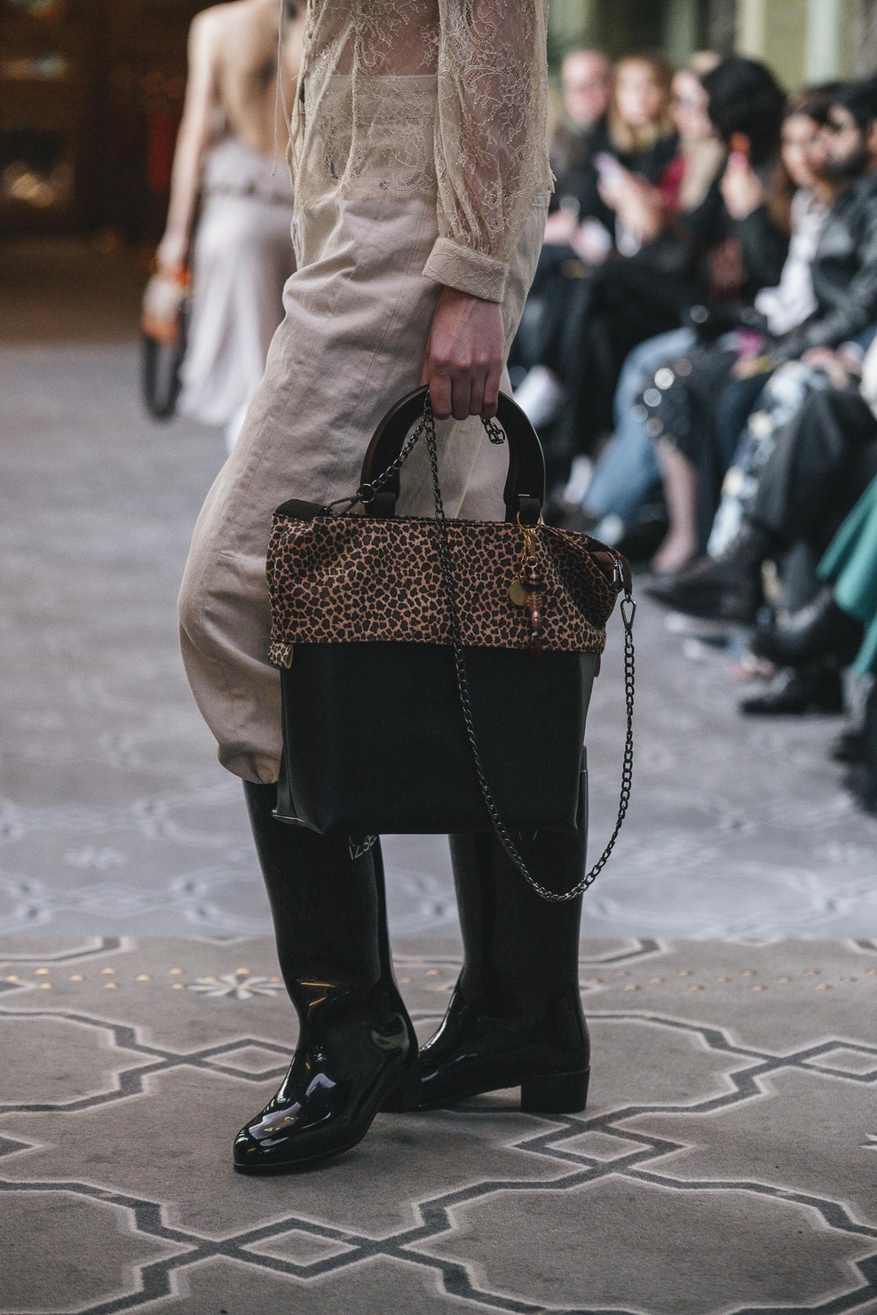 IZSEL Shoes With FRAU SCHMETTERLING Bag