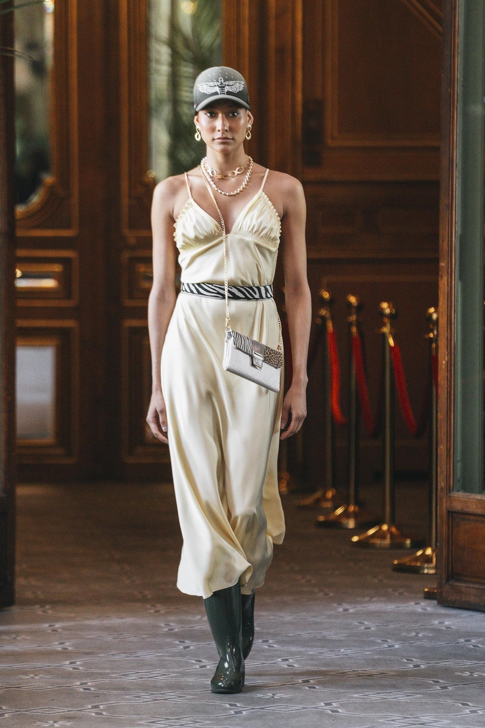 IZSEL Shoes with MONIE MONIE COLLECTION jewelry & FRAU SCHMETTERLING bag & MARK DE BELLEROY hat