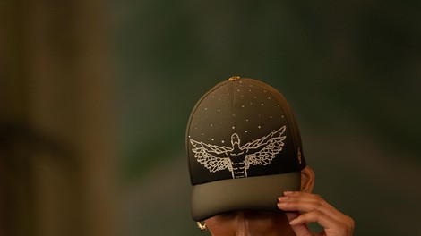 MARK DE BELLEROY Hat With  MONIE MONIE COLLECTION Jewelry