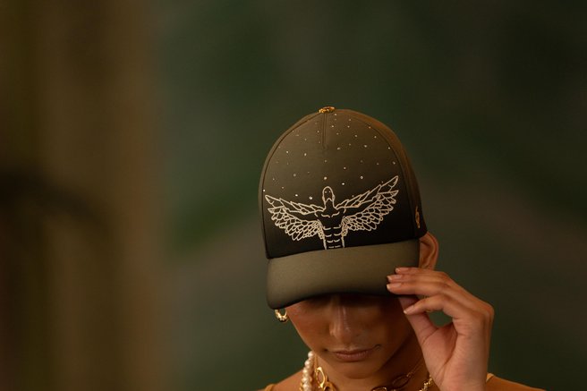 MARK DE BELLEROY Hat With  MONIE MONIE COLLECTION Jewelry