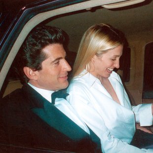 Zadnje tragično leto Carolyn Bessette in Johna F. Kennedyja Jr.: Nesoglasja, partnerska terapija in usoden polet