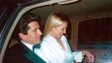 Kako je bilo videti zadnje tragično leto Carolyn Bessette in Johna F. Kennedyja Jr.?