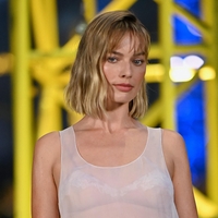 Nov modni trend ali popolni polom? Te kavbojke so preizkusili številni modni navdušenci, a še vedno delijo mnenja