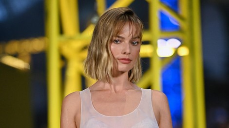 Nov modni trend ali popolni polom? Te kavbojke so preizkusili številni modni navdušenci, a še vedno delijo mnenja