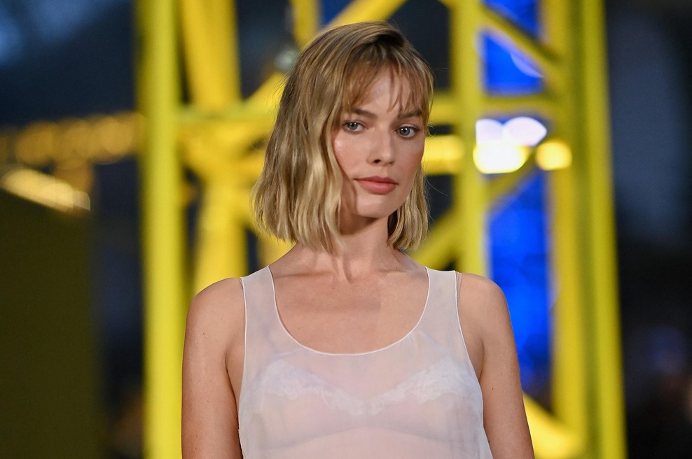 Nov modni trend ali popolni polom? Te kavbojke so preizkusili številni modni navdušenci, a še vedno delijo mnenja (foto: Profimedia)