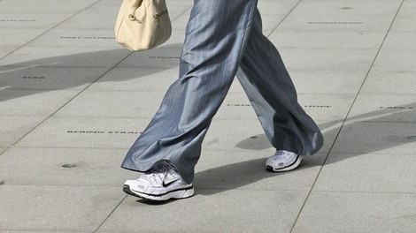 Kako svojim čevljem podaljšati življenjsko dobo? V Ljubljano je prispela rešitev: The Sole Cleanic