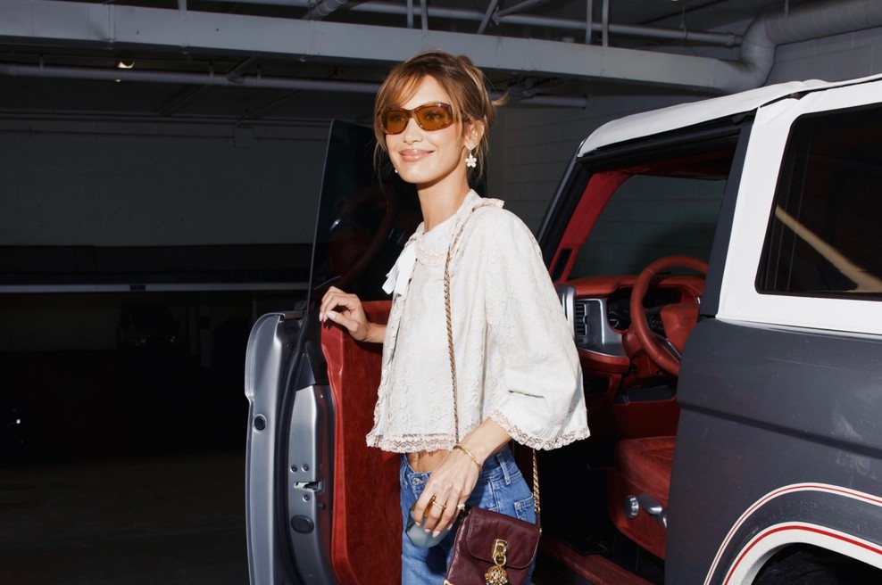 Bella Hadid spreminja svoj stil, navdihuje jo največje "it" dekle 90. let (foto: Profimedia)