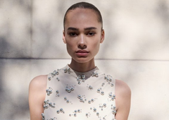 To obleko iz Manga so ženske v hipu razgrabile! Nekaj na njej prav nikomur ne da miru