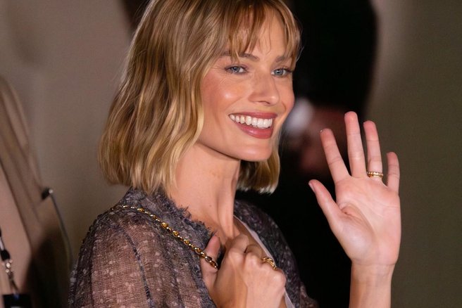 Margot Robbie nosi modni kos, ki to pomlad izpodriva kavbojke