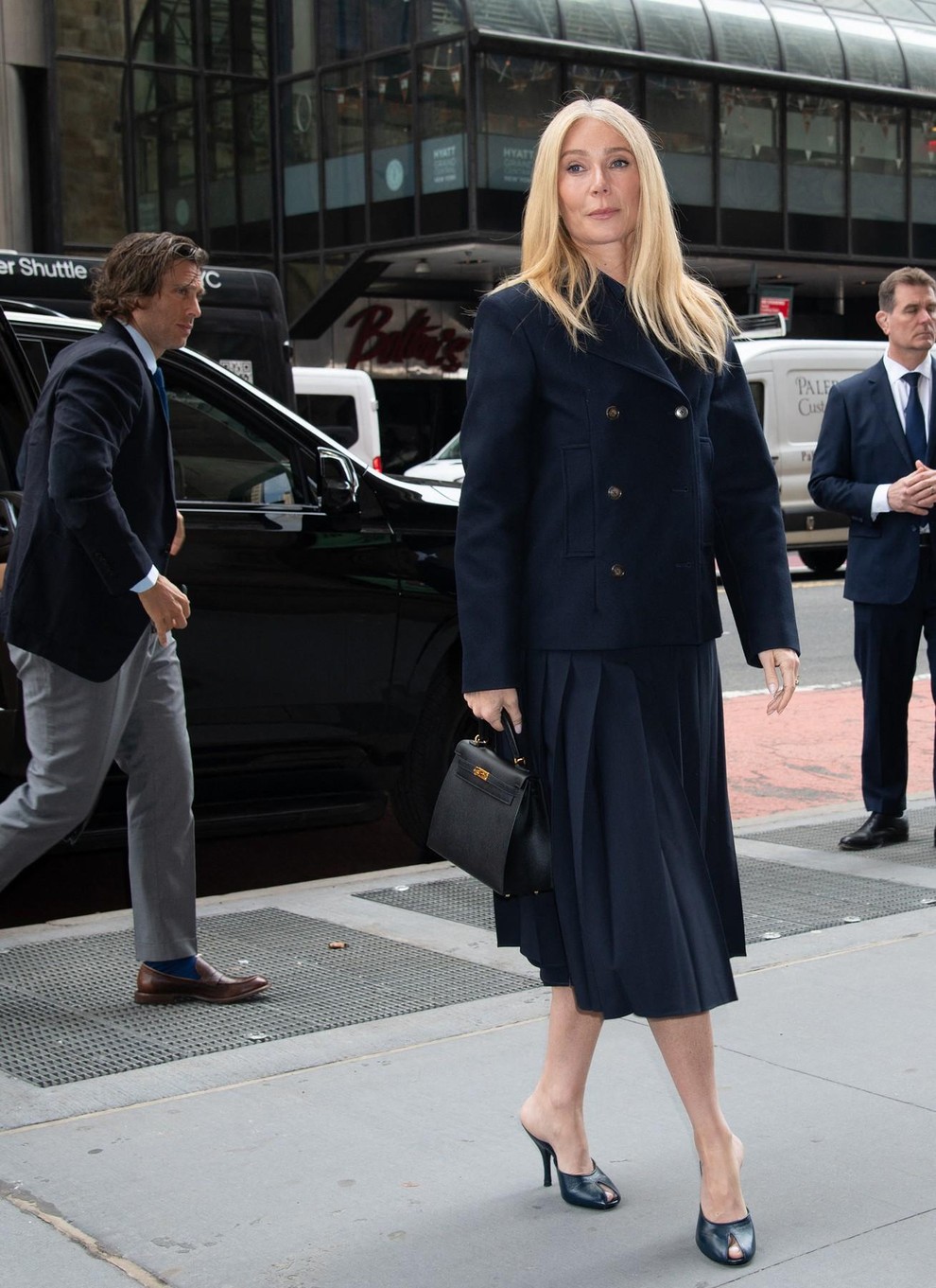 Gwyneth Paltrow v zadnjih stajlingih ostaja zvesta estetiki, po kateri jo modni svet prepozna že leta: prefinjenemu minimalizmu in brezčasnim …