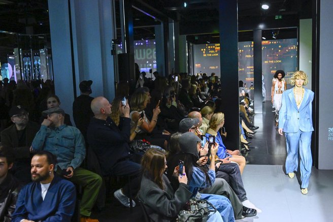 Moda kot ogledalo. Answear odpira sezono SS26 z lastno modno revijo (GALERIJA)