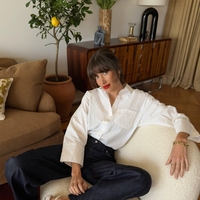 Poudarek na volumnu: srajca z napihnjenimi rokavi je edini kos, ki ga potrebujete za pomlad 2026