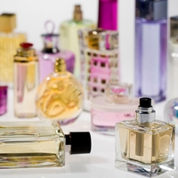 Razglašeni parfumi, za katere ženske dobijo največ komplimentov: "Vsakič me ustavijo na ulici"