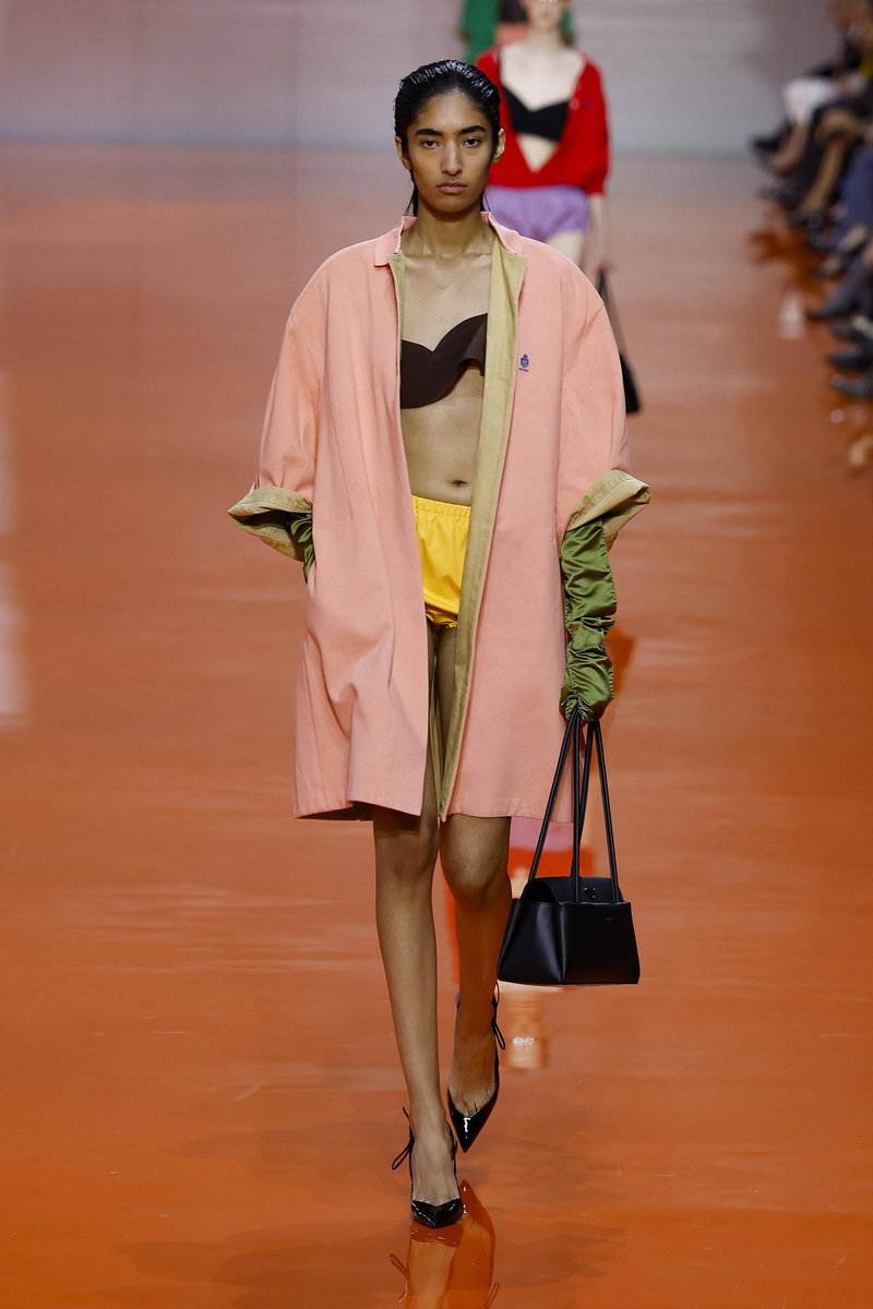 Najlepši barvni duo iz modnih pist: takoj poživi vsak pomladni outfit