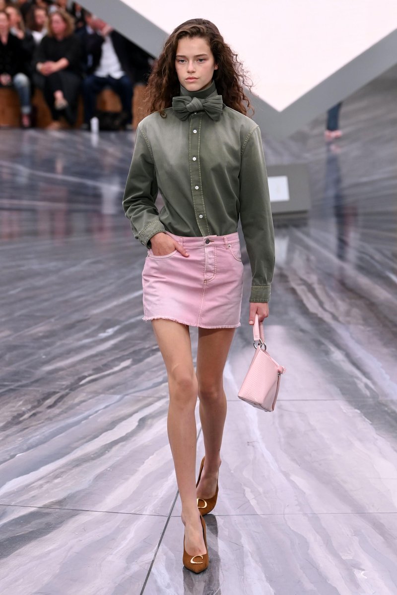 Najlepši barvni duo iz modnih pist: takoj poživi vsak pomladni outfit