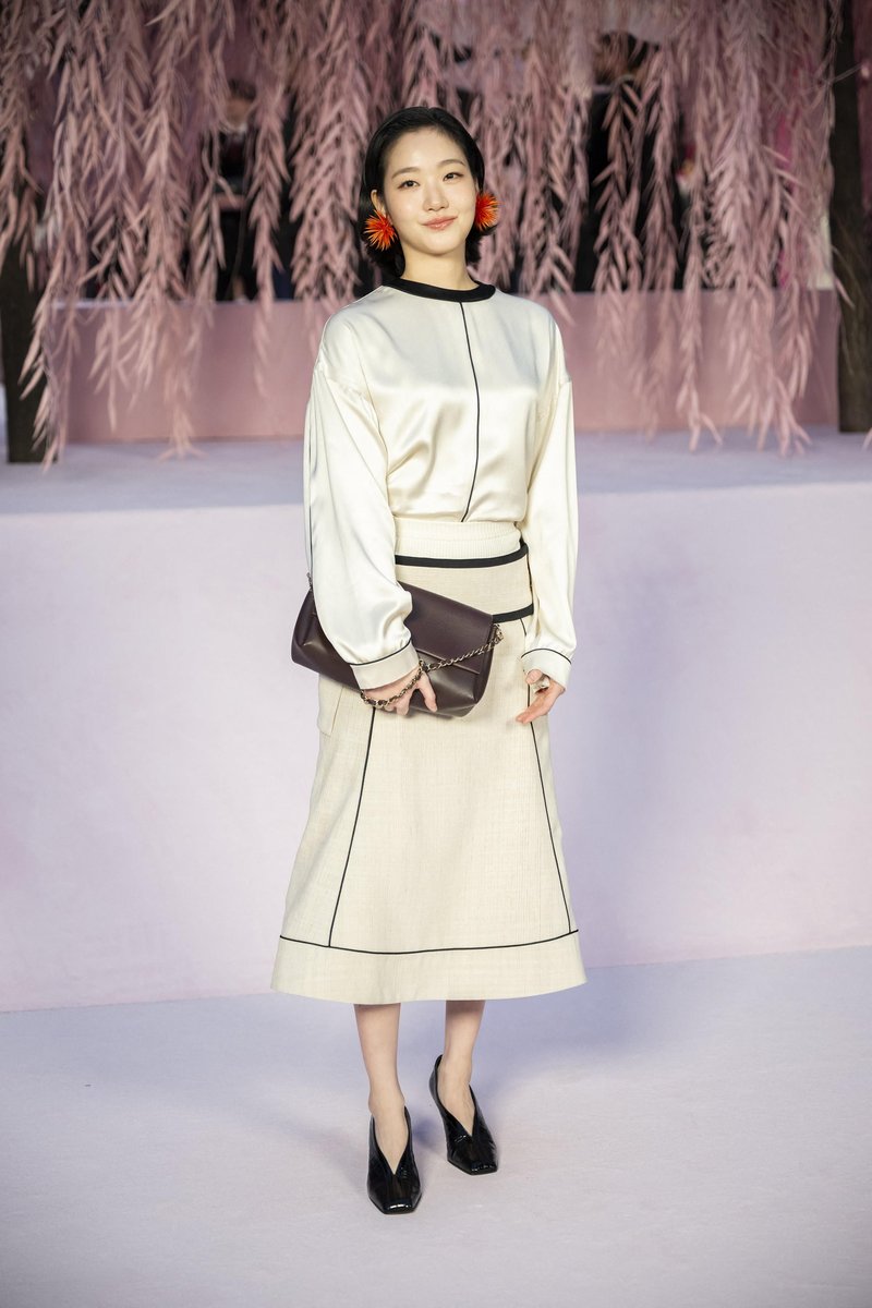 Nimajo vrtoglavo visoke pete in niso “hot”, a so najbolj zaželeni čevlji sezone