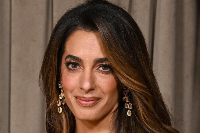 Amal Clooney pričeska