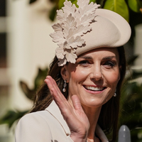 Kraljevski stil brez napake: kos, ki ga Kate Middleton nosi znova in znova