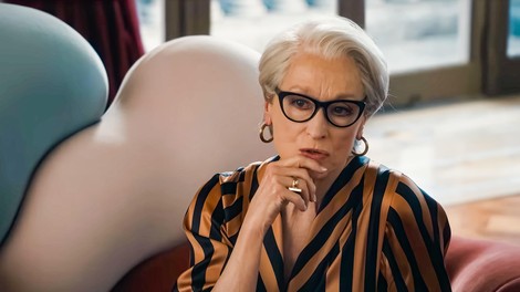 Hudičevka tokrat ni v Pradi, ampak v Chanelu: Meryl Streep na promociji filma v čudoviti kreaciji Matthieuja Blazyja