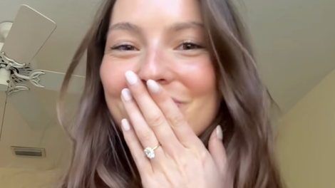 Bala se je staranja, potem pa pokazala babico (80) v petkah in postala hit