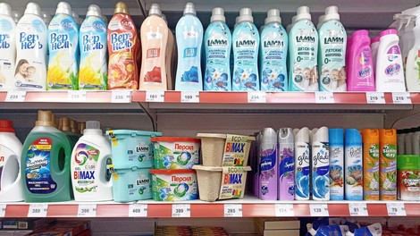 Test pralnih praškov razkril presenečenje: med najboljšimi tudi Hoferjev favorit