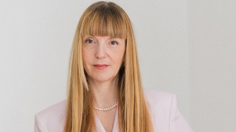 Spoznajte Petro Windschnurer, odgovorno urednico Elle Slovenija, ki sestavlja žirijo ELLE Beauty Awards 2026