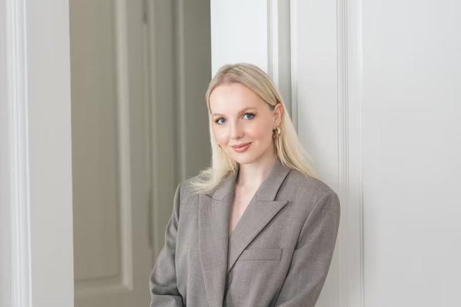 Spoznajte Ajdo Gregorc, pomočnico urednice Elle, ki sestavlja žirijo ELLE Beauty Awards 2026