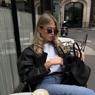 outfit ideje, jeans, bela majica