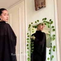 Viralna obleka iz H&M, ki se razproda takoj, ko se pojavi: To pomlad in poletje bo pravi hit