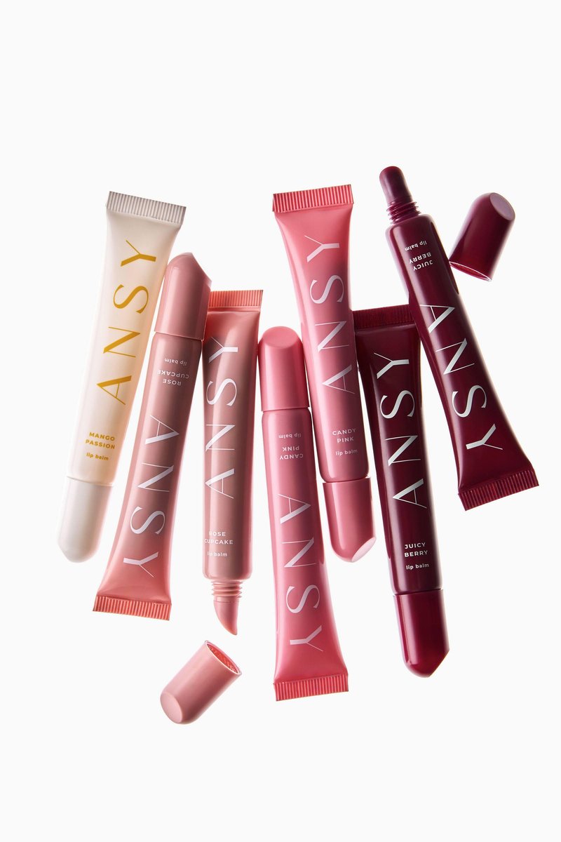 Ustnice še nikoli niso bile mehkejše: 2 balzama za ustnice, ki nas trenutno navdušujeta (oba narejena v Sloveniji!)