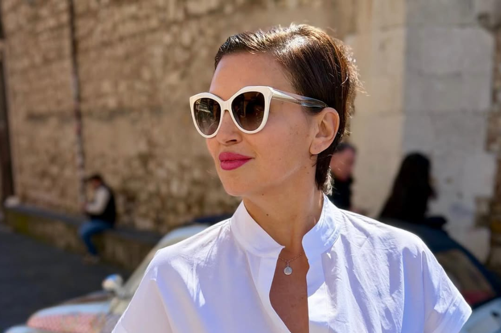 To je popolna poletna obleka, ki jo lahko kombinirate s petkami ali supergami (foto: instagram.com/badrich)