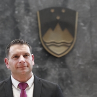 Zoran Stevanović nosi enega najbolj vročih trendov te sezone