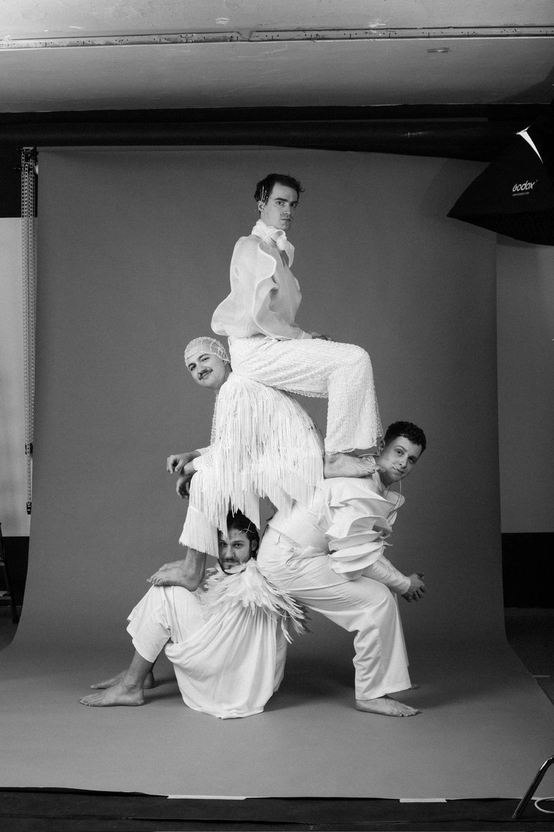 Ekskluzivno: izza kulisja sanjavih kostumov skupine Kokosy v Kinu Šiška, ki so jemali dih!