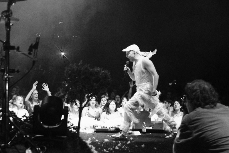 Ekskluzivno: izza kulisja sanjavih kostumov skupine Kokosy v Kinu Šiška, ki so jemali dih!