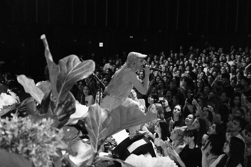 Ekskluzivno: izza kulisja sanjavih kostumov skupine Kokosy v Kinu Šiška, ki so jemali dih!