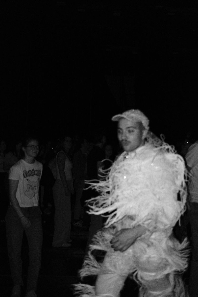 Ekskluzivno: izza kulisja sanjavih kostumov skupine Kokosy v Kinu Šiška, ki so jemali dih!