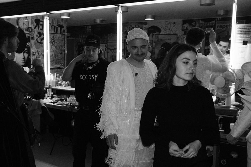 Ekskluzivno: izza kulisja sanjavih kostumov skupine Kokosy v Kinu Šiška, ki so jemali dih!