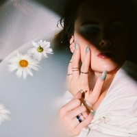 Najbolj vroči nohti te sezone: 6 fotografij, ki jih lahko pokažete svoji manikerki